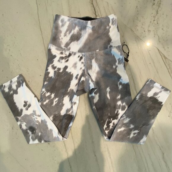NWT STRUT THIS! Teagan 7/8 Cowhide Print High Waist Yoga Leggings size XS - Picture 3 of 9
